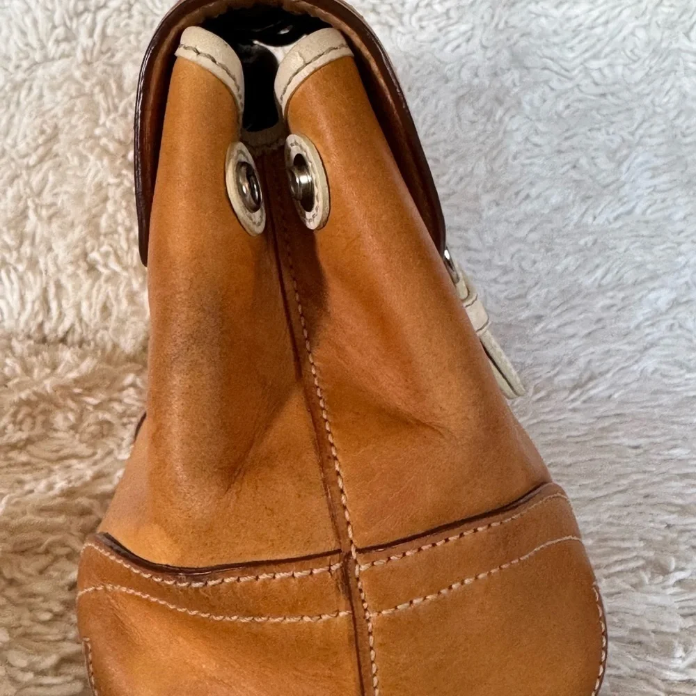 👜 Vintage Coach Soho Vachetta leather top handle suede lining Sufflette bag